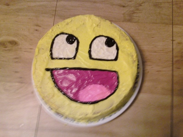 Awesome_Face_Cake_by_glowheart.jpg